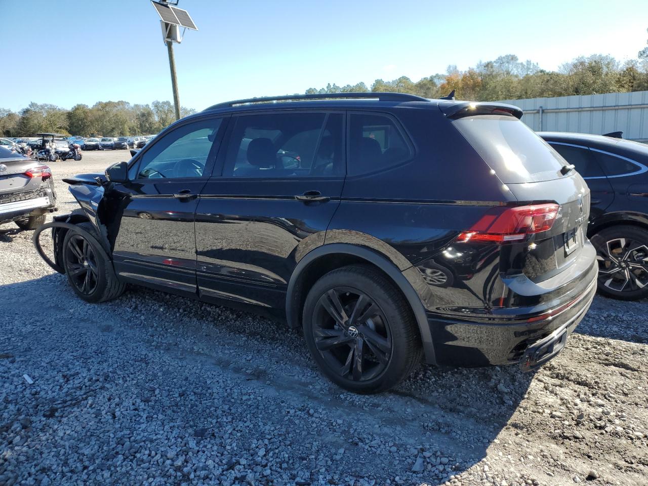 VOLKSWAGEN TIGUAN SE R-LINE BLACK
