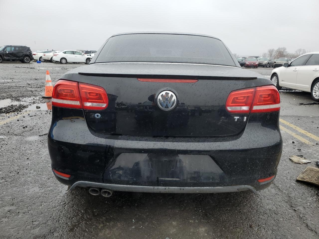 Lot #2993688174 2012 VOLKSWAGEN EOS KOMFOR