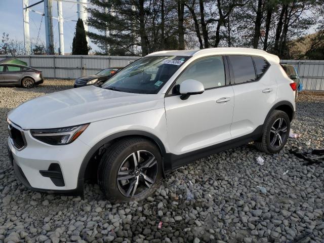 VOLVO XC40 CORE 2023 white  gas YV4L12UV4P2924691 photo #1