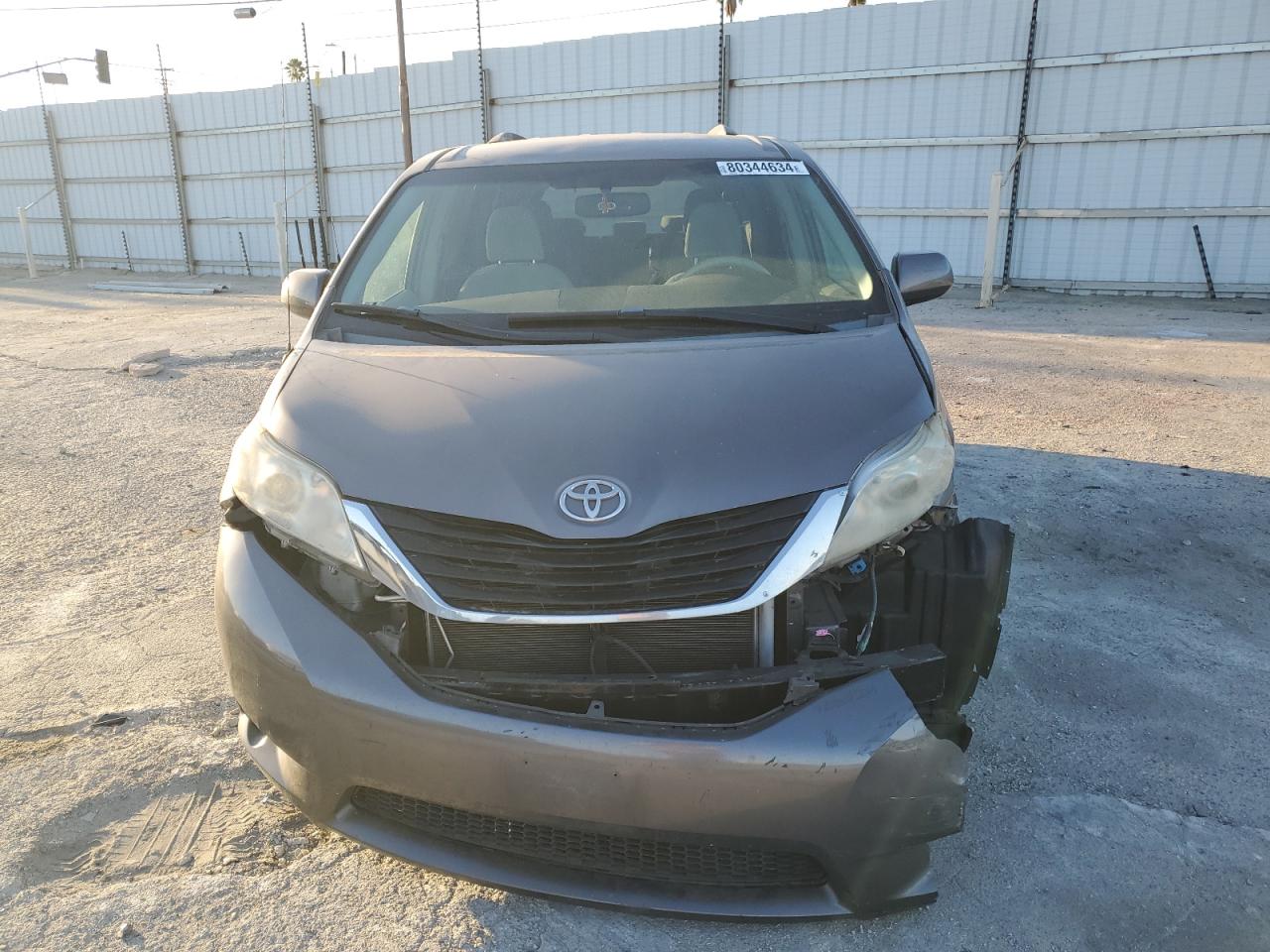 Lot #2989473613 2014 TOYOTA SIENNA LE