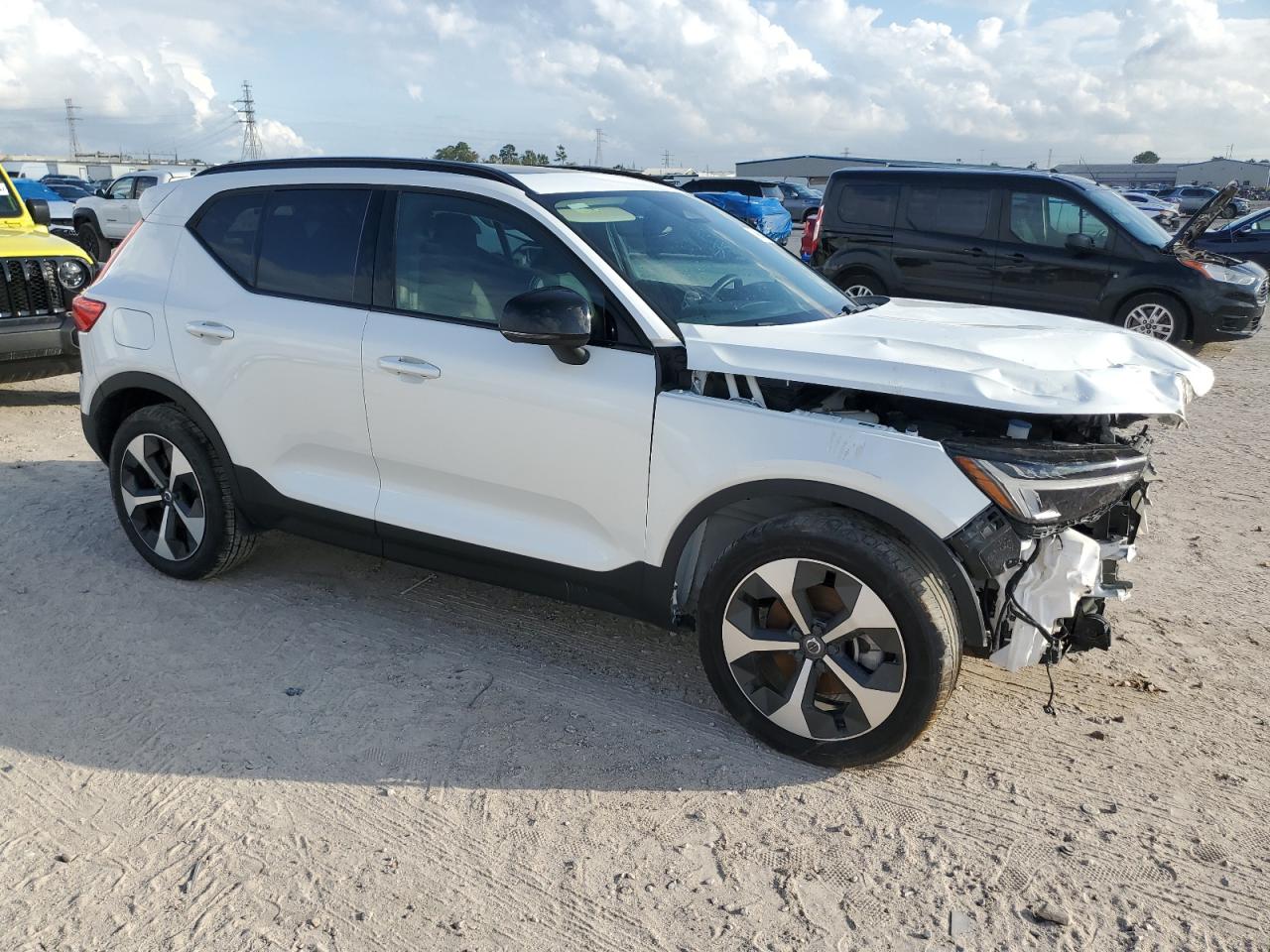 Lot #2976123500 2024 VOLVO XC40 CORE