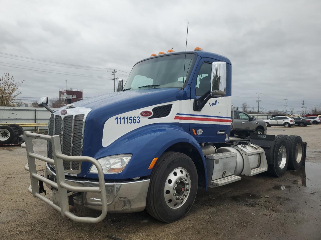 Lot #3003517137 2016 PETERBILT 579