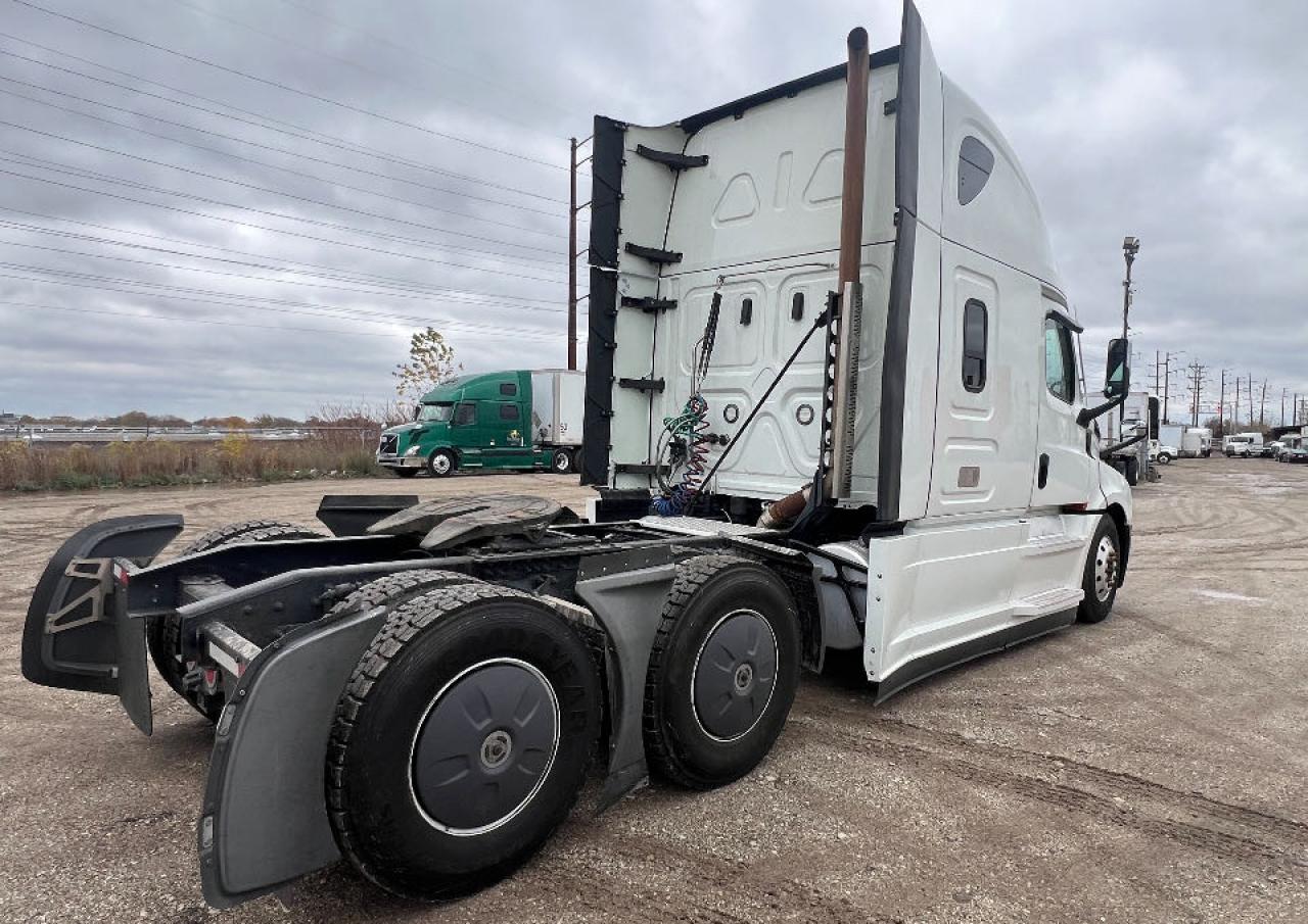 Lot #2957080452 2021 FREIGHTLINER CASCADIA 1