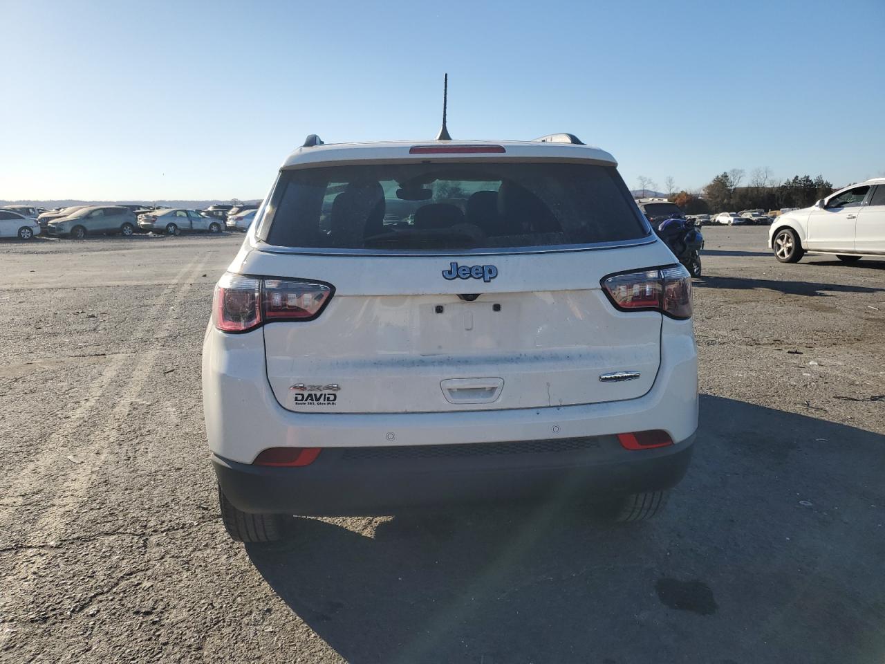 Lot #2989152636 2020 JEEP COMPASS LA