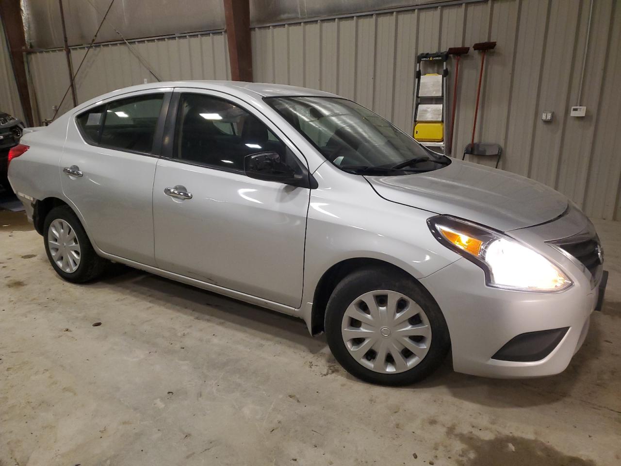 Lot #3034627756 2015 NISSAN VERSA S