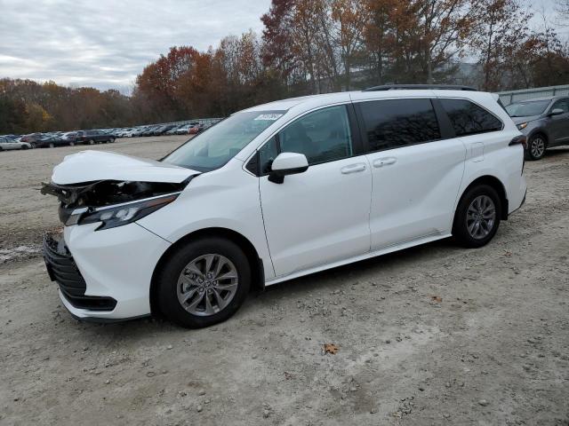 2024 TOYOTA SIENNA LE - 5TDKSKFC0RS131990