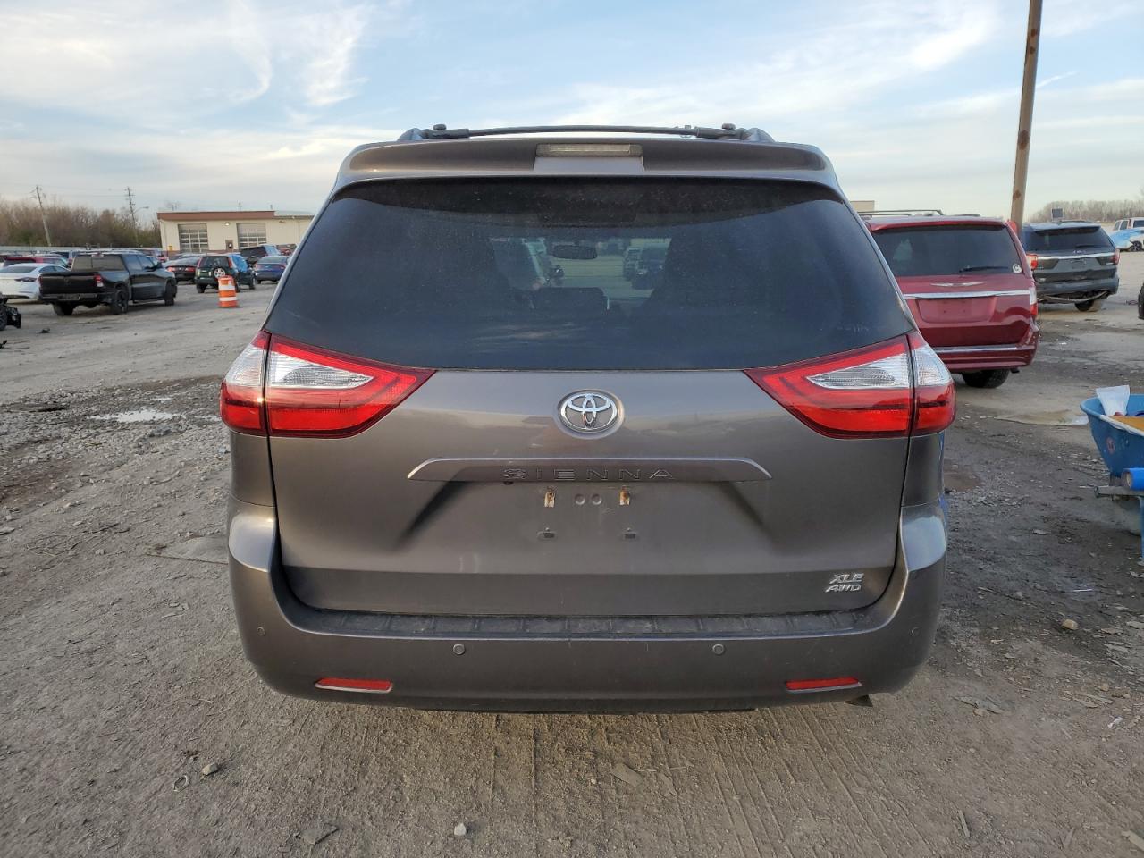 Lot #3008911541 2017 TOYOTA SIENNA XLE