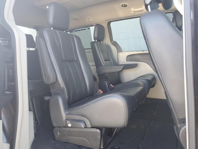 2016 CHRYSLER TOWN & COU - 2C4RC1BG0GR174567