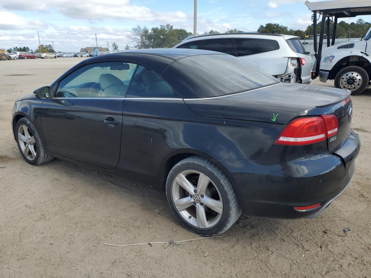 Lot #2953167224 2012 VOLKSWAGEN EOS LUX