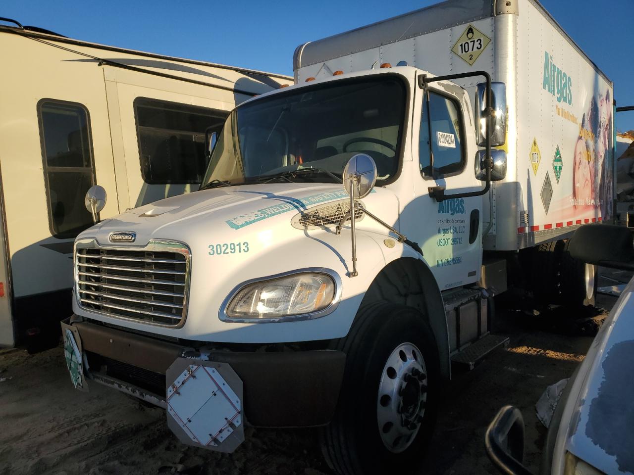  Salvage Freightliner M2 106 Med