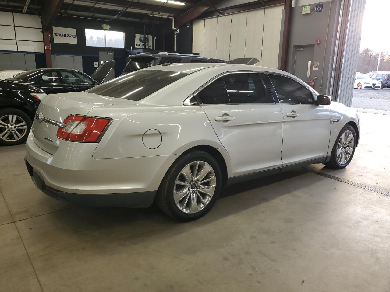 Lot #2952751912 2010 FORD TAURUS LIM