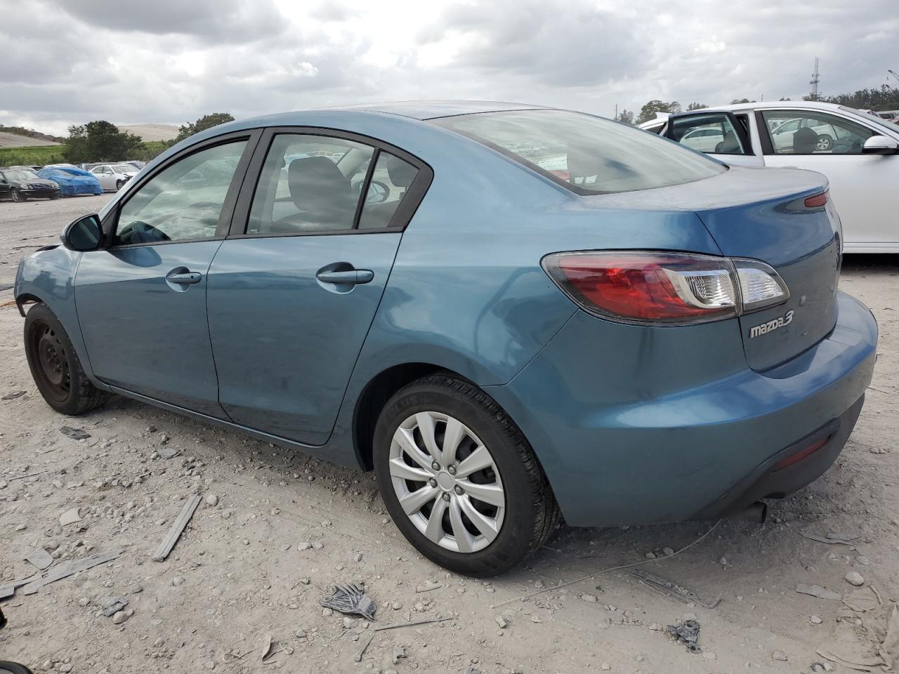 Lot #2994138348 2010 MAZDA 3 I