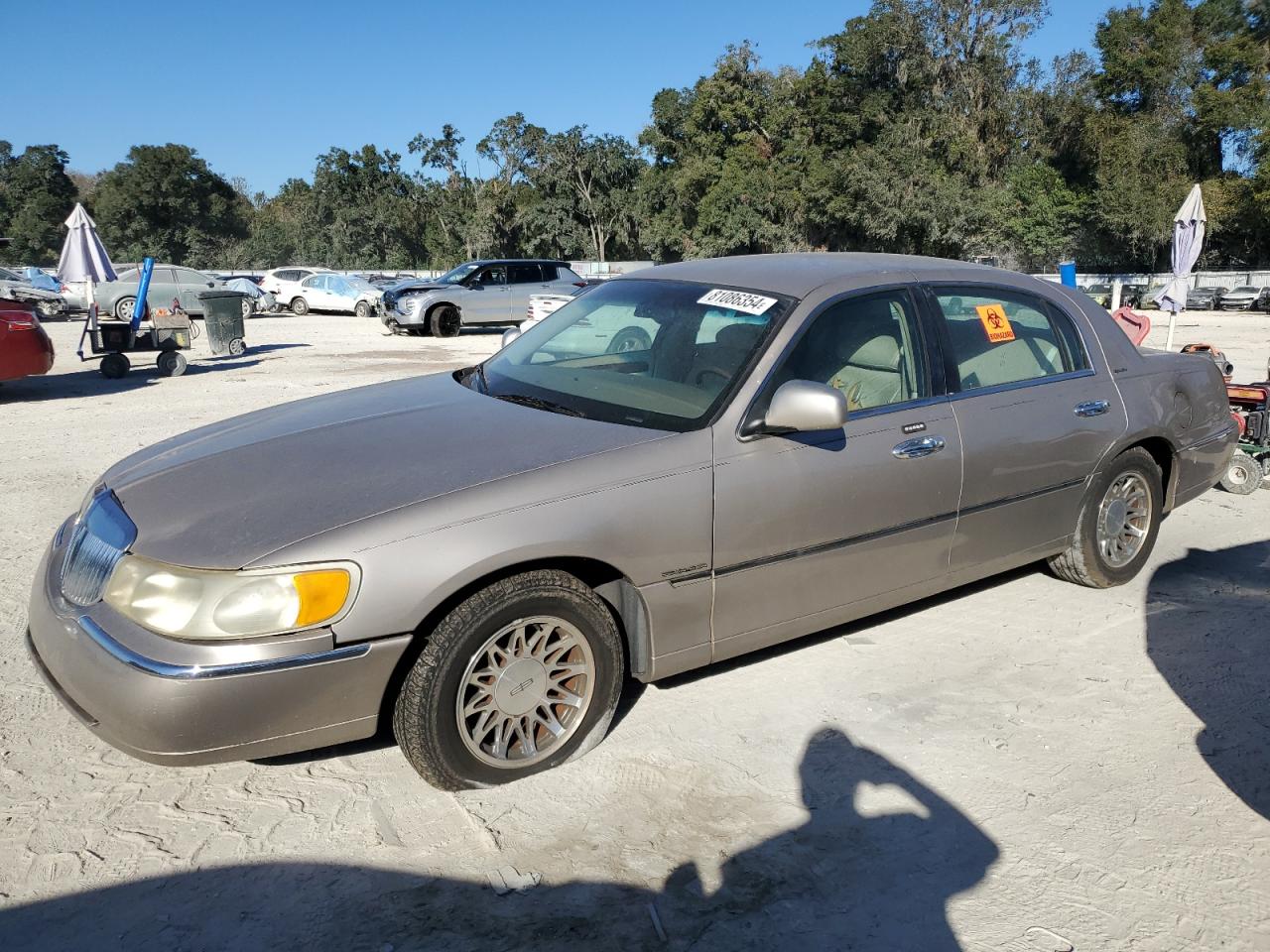 Lot #3041838454 2001 LINCOLN TOWN CAR S