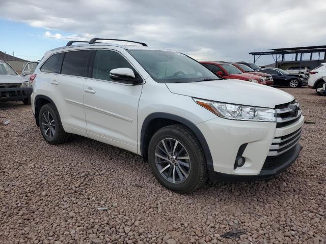 VIN 5TDJZRFHXJS805045 2018 Toyota Highlander, SE no.4