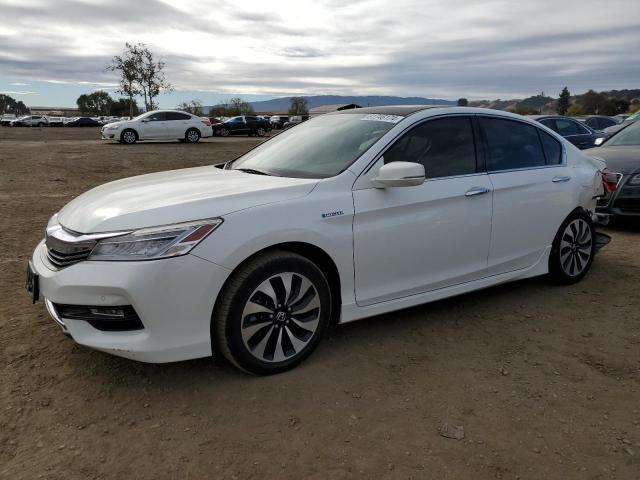 VIN JHMCR6F7XHC002468 2017 HONDA ACCORD no.1