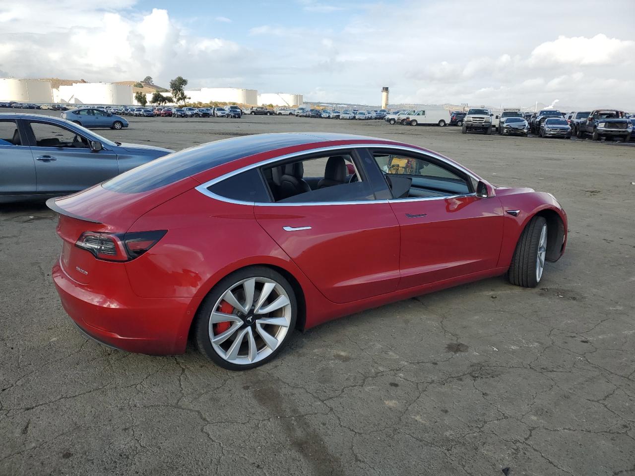 Lot #2994143411 2018 TESLA MODEL 3