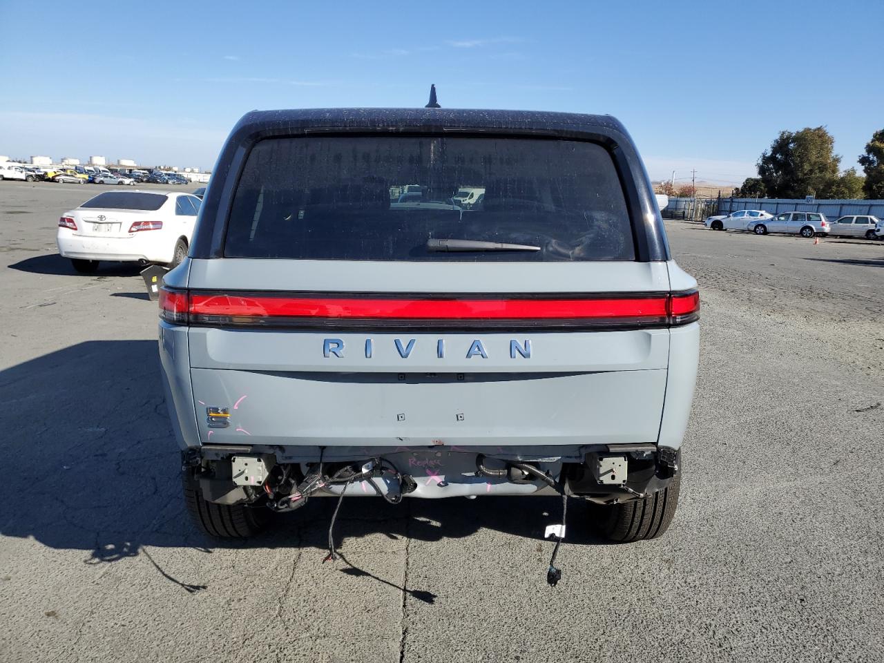 Lot #2976986716 2024 RIVIAN R1S ADVENT