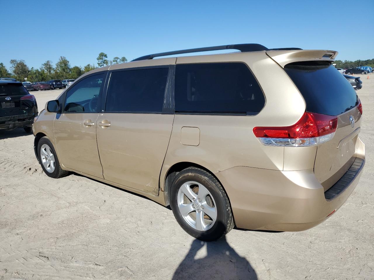 Lot #3033425108 2011 TOYOTA SIENNA LE