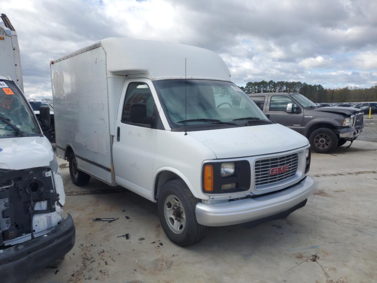 Lot #2979255194 2000 GMC SAVANA CUT