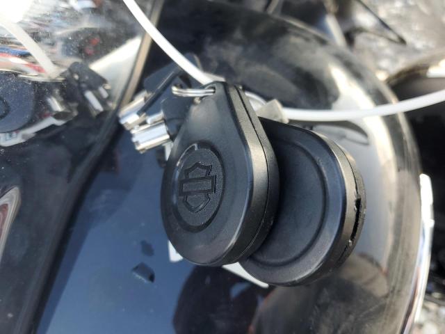 2019 HARLEY-DAVIDSON FLHTCU 1HD1FCC10KB623584