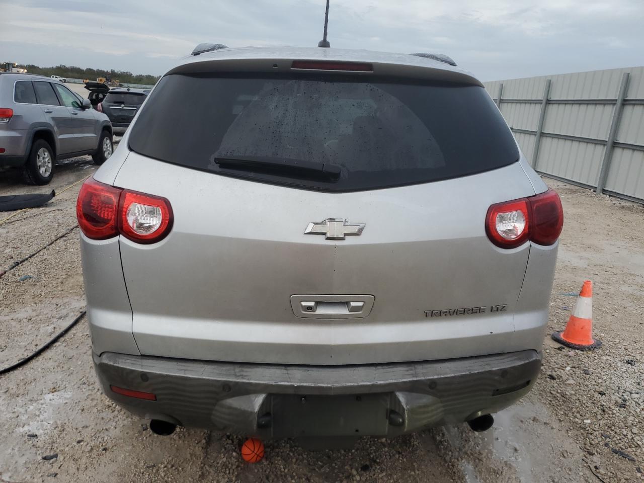 Lot #2986858957 2010 CHEVROLET TRAVERSE L