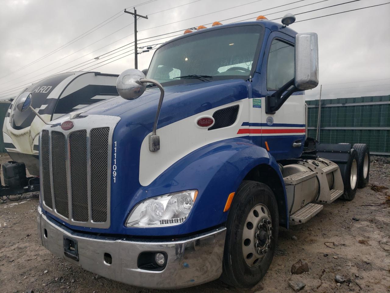 Lot #3003380121 2015 PETERBILT 579