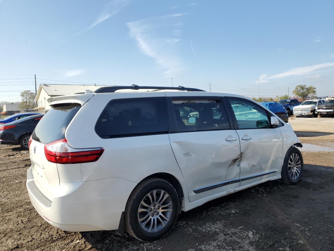 Lot #3020472182 2018 TOYOTA SIENNA VAN