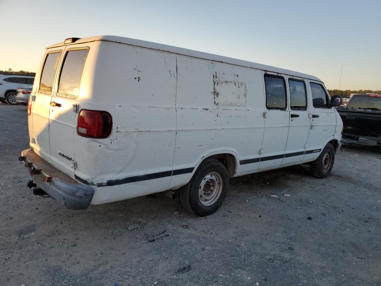 Lot #2986609240 2001 DODGE RAM VAN B2