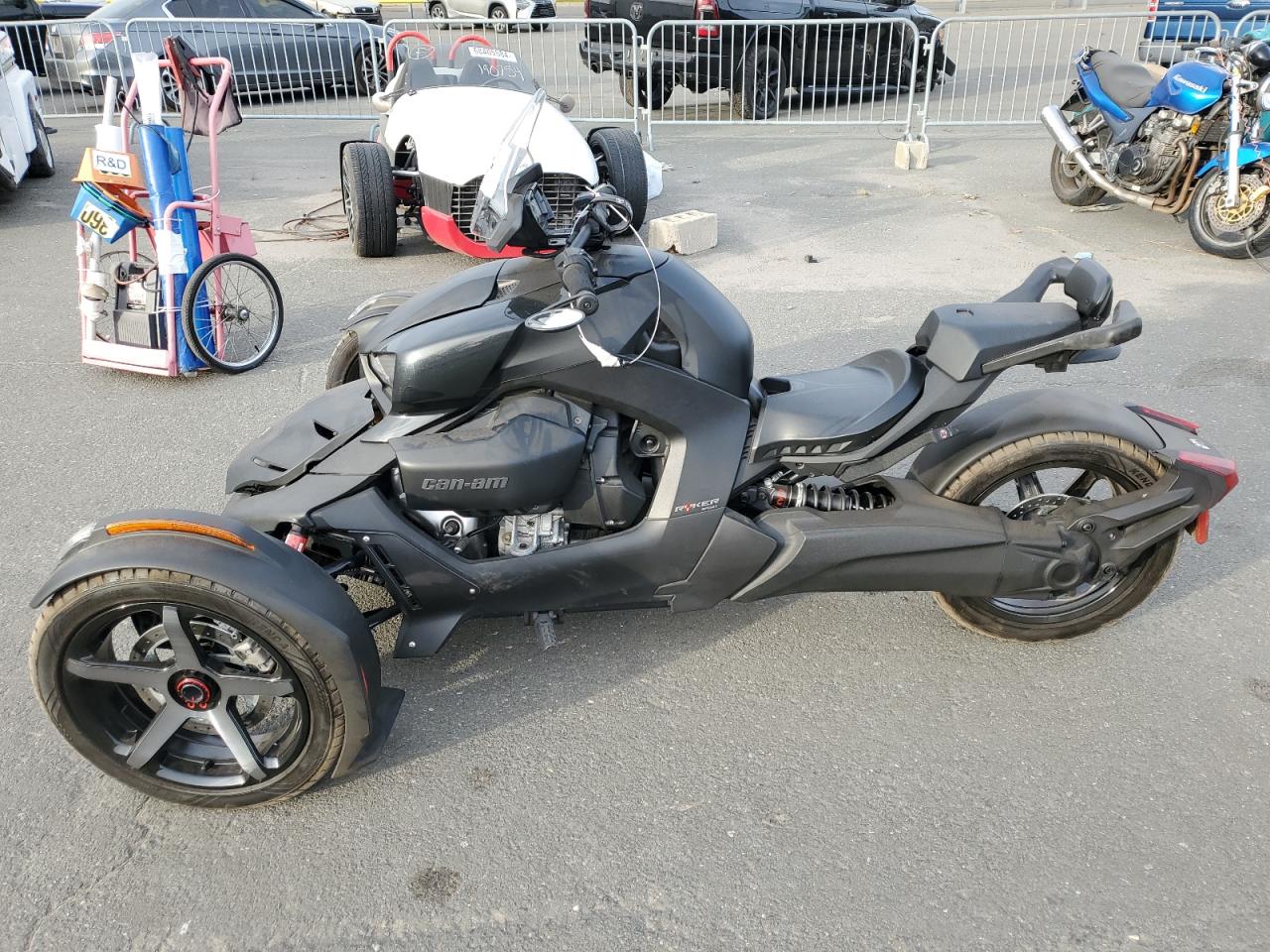 Lot #3028276787 2022 CAN-AM SPYDER STS