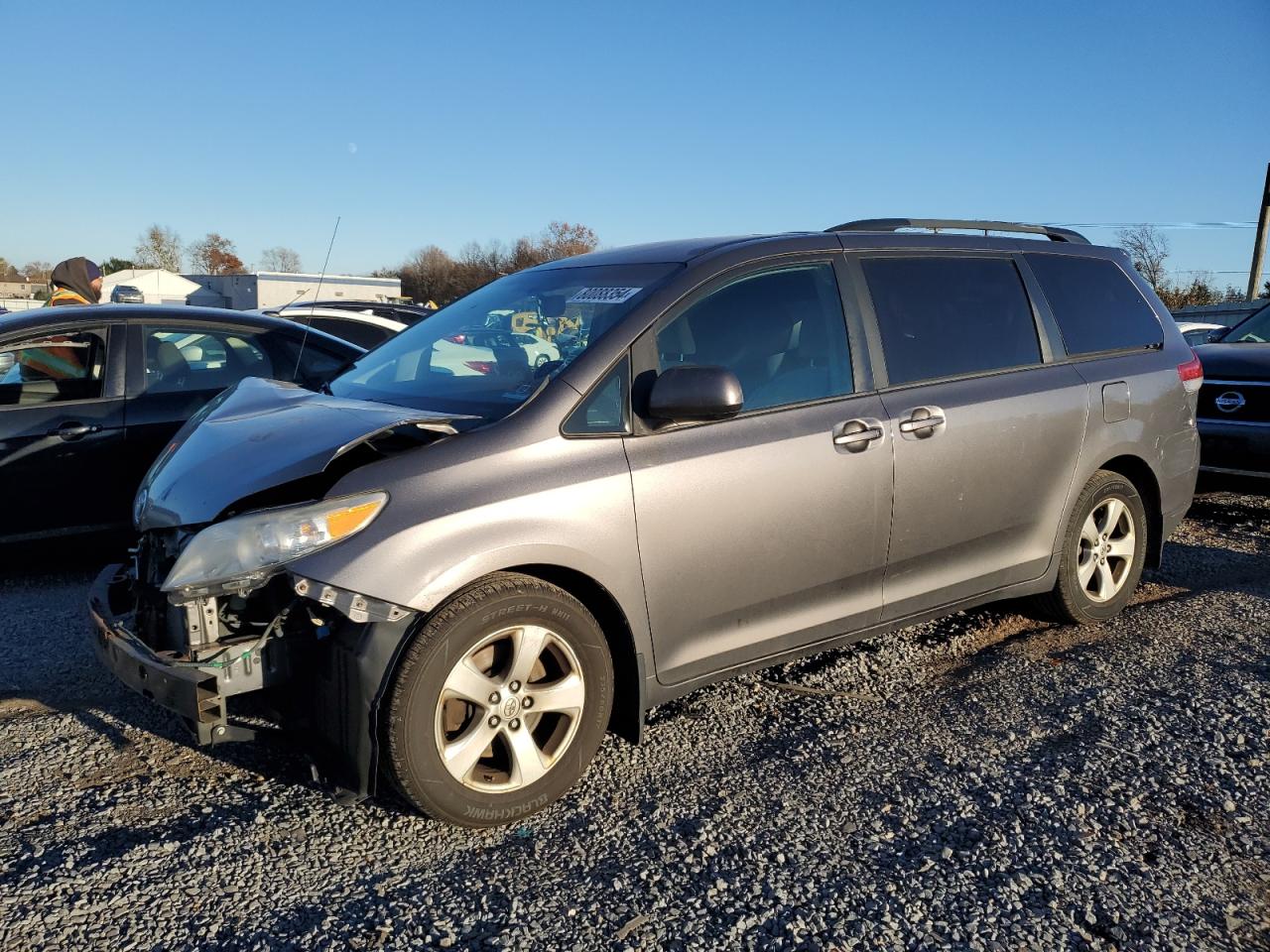 Lot #3033077996 2014 TOYOTA SIENNA LE