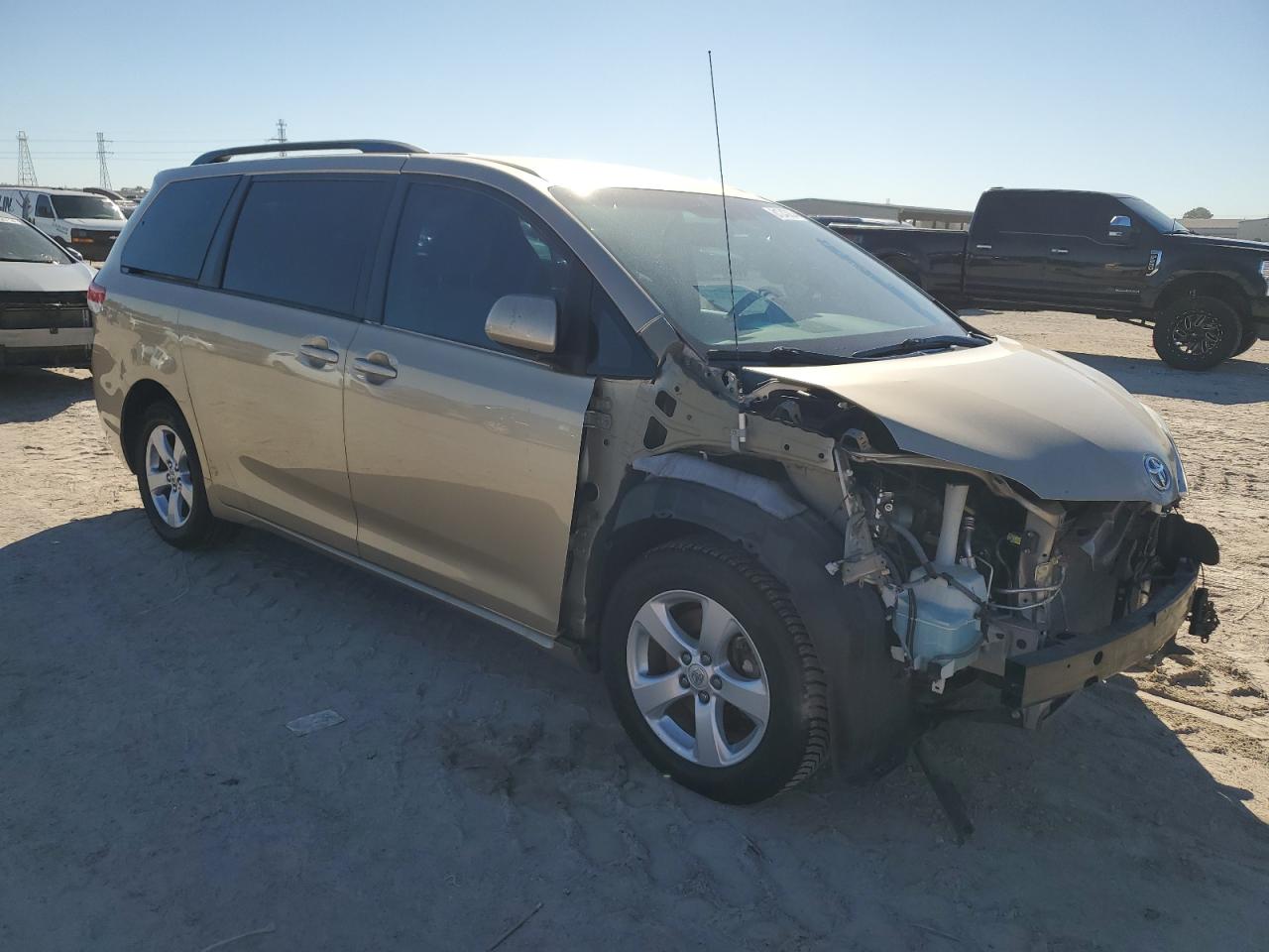 Lot #3033425108 2011 TOYOTA SIENNA LE