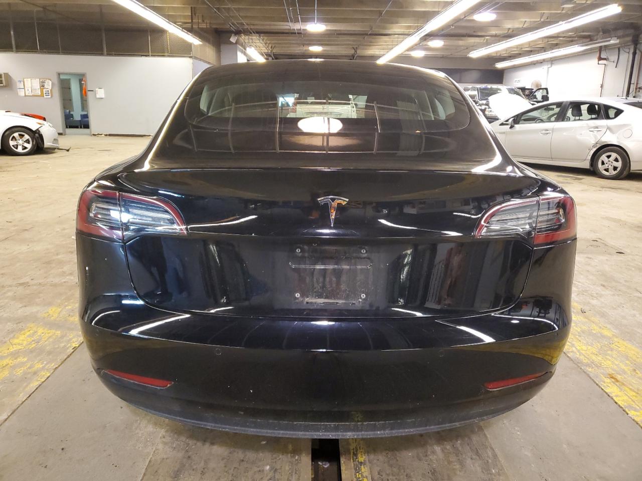 Lot #3009209380 2018 TESLA MODEL 3