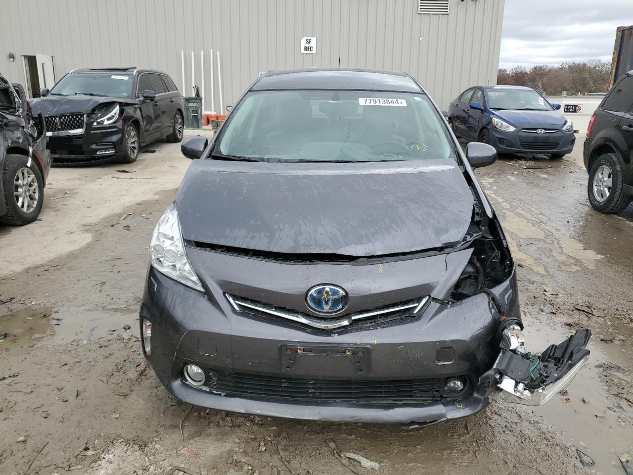 Lot #2974651532 2014 TOYOTA PRIUS V