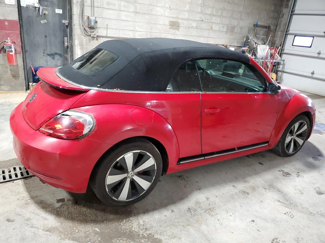 Lot #2973942316 2013 VOLKSWAGEN BEETLE TUR