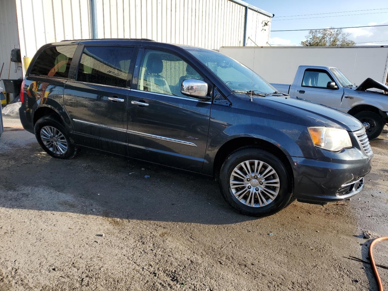 Lot #2996566829 2013 CHRYSLER TOWN & COU