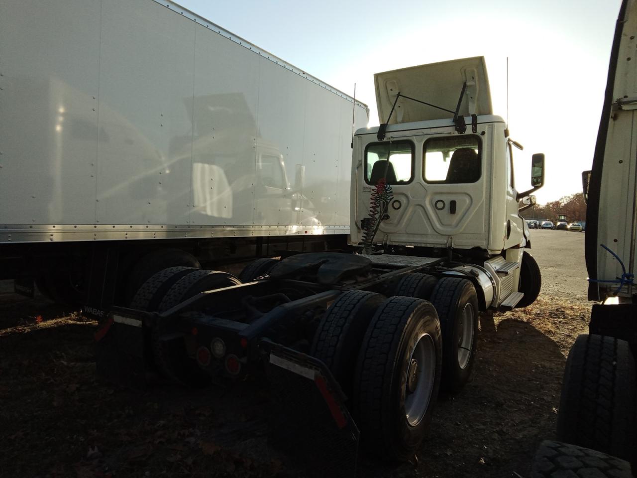 Lot #2969535668 2020 FREIGHTLINER CASCADIA 1