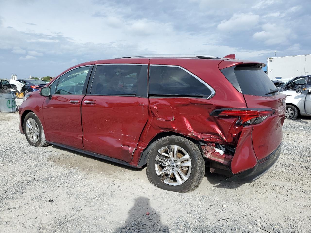 Lot #2994098286 2023 TOYOTA SIENNA LIM