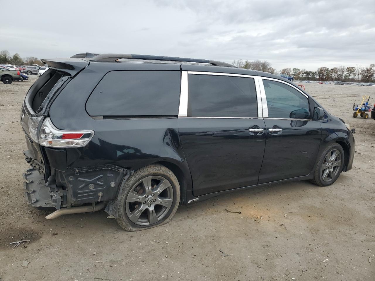 Lot #3030545481 2018 TOYOTA SIENNA SE