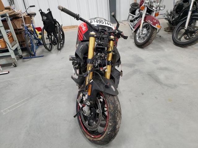 APRILIA TUONO V4 1 2018 black   ZD4KGU001JS000675 photo #3