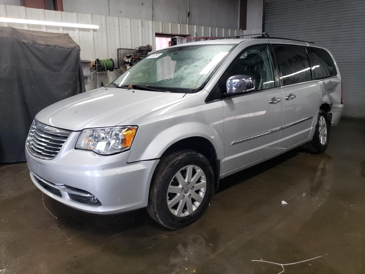 CHRYSLER TOWN & COUNTRY TOURING L