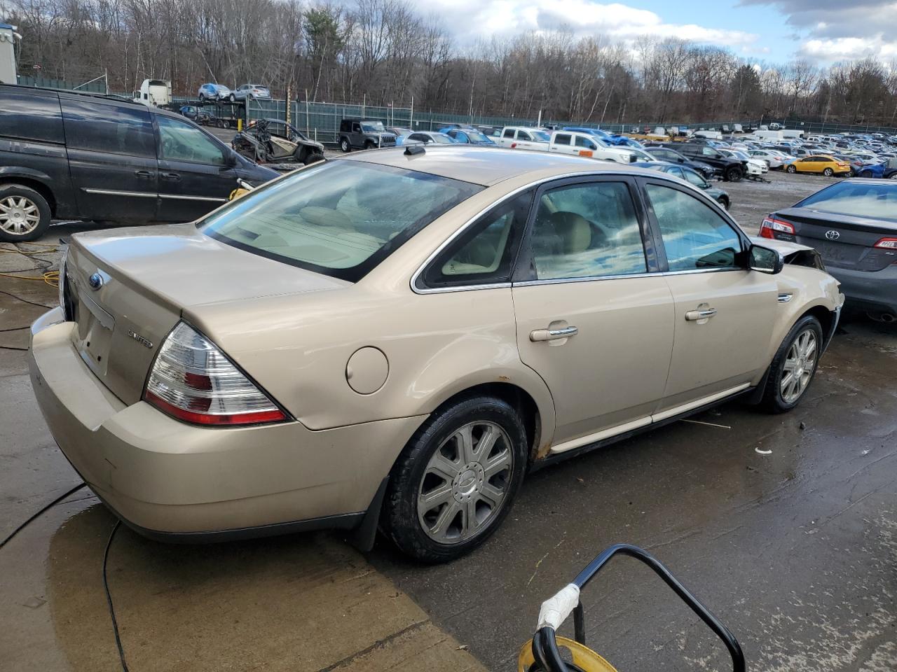 Lot #2991712080 2008 FORD TAURUS LIM