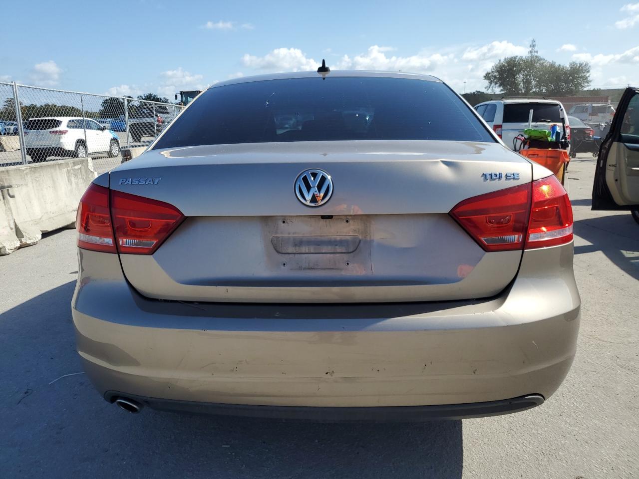 Lot #2998040238 2015 VOLKSWAGEN PASSAT SE