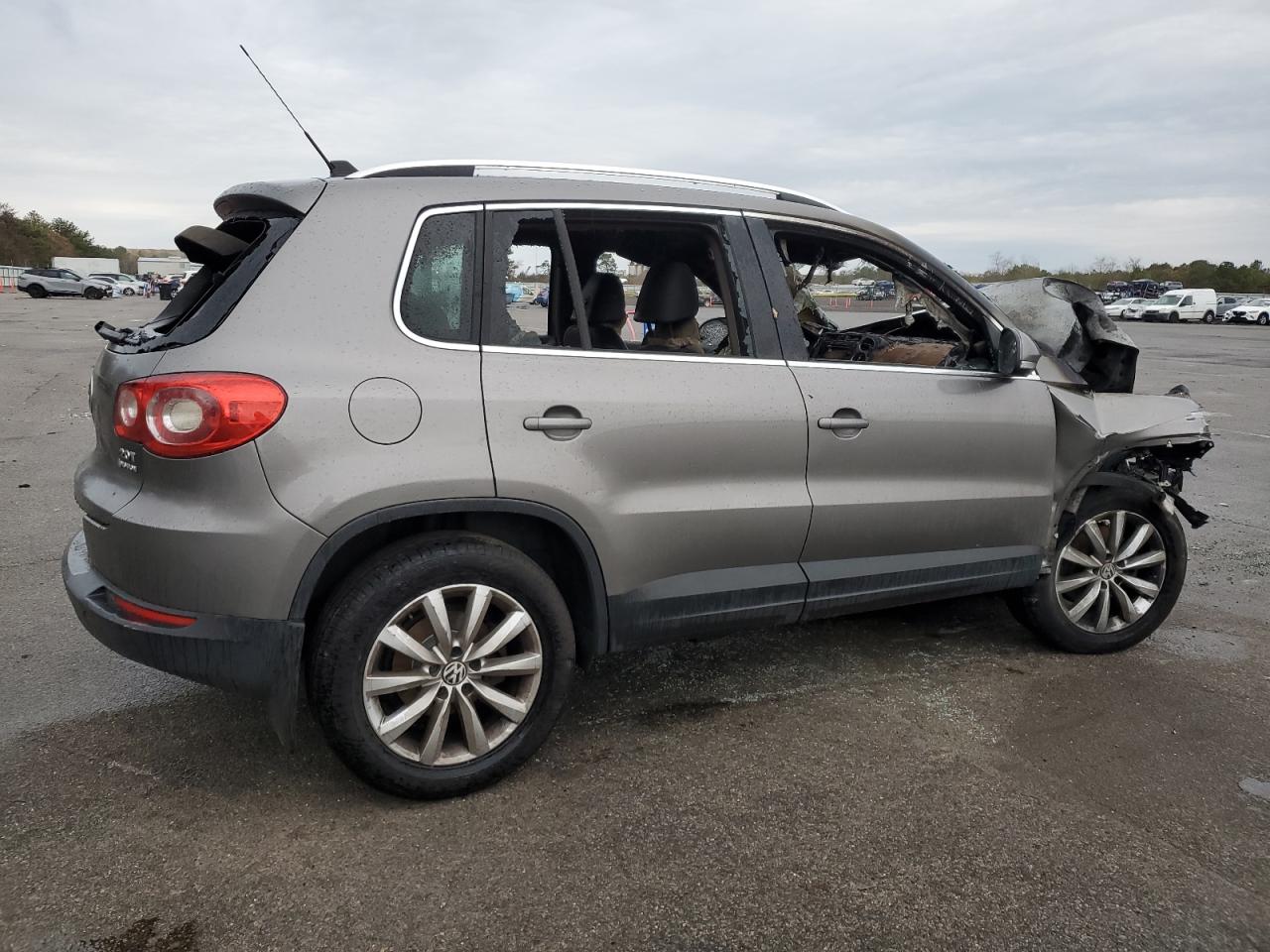 Lot #3034284118 2011 VOLKSWAGEN TIGUAN S