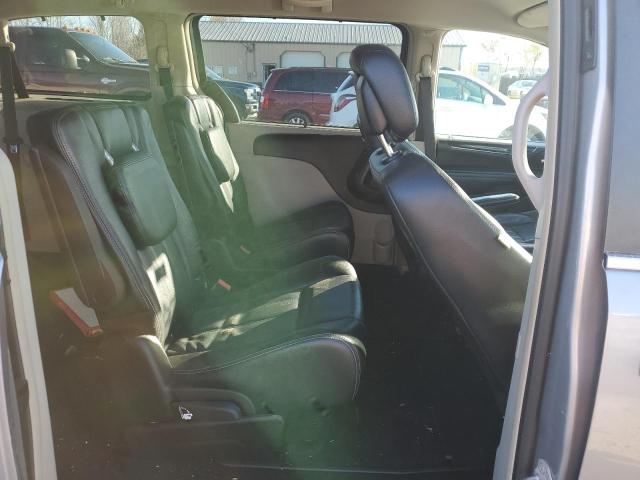 2015 CHRYSLER TOWN & COU - 2C4RC1BG3FR562228