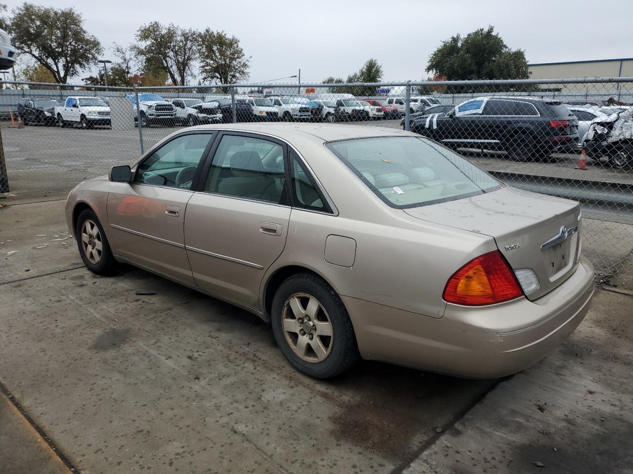 Lot #3030399478 2000 TOYOTA AVALON XL