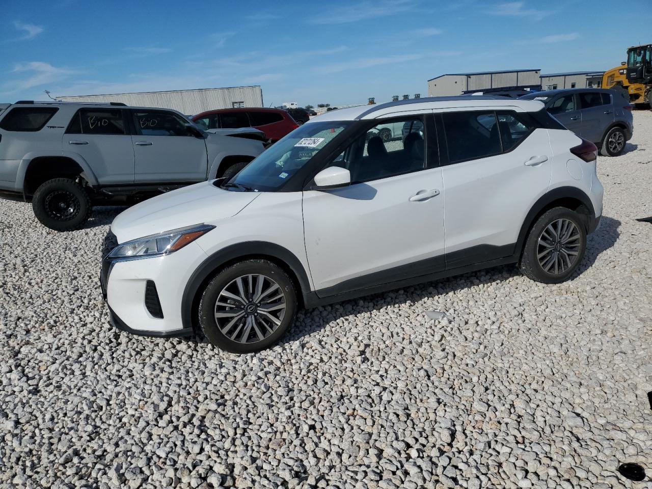  Salvage Nissan Kicks