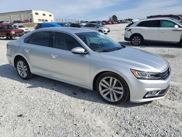 2018 VOLKSWAGEN PASSAT SE - 1VWBA7A34JC044930