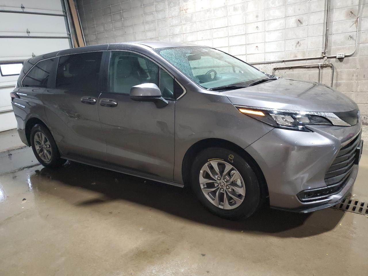 Lot #2994108338 2024 TOYOTA SIENNA LE