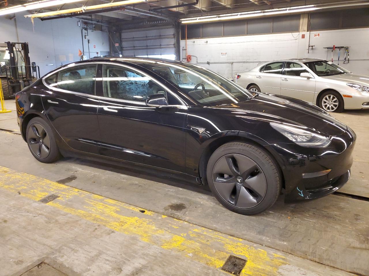 Lot #3009209380 2018 TESLA MODEL 3