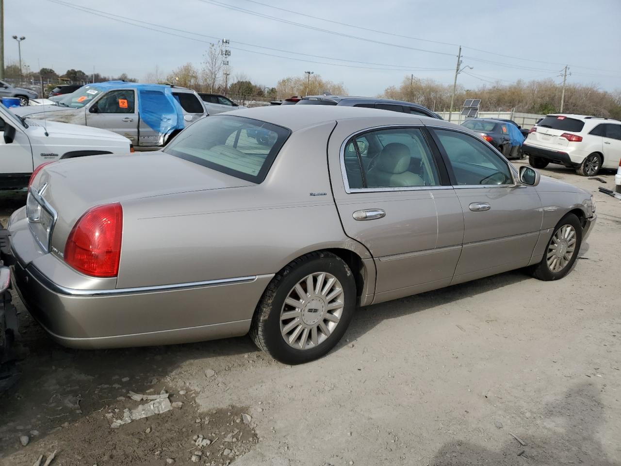 Lot #3025964951 2003 LINCOLN TOWN CAR S